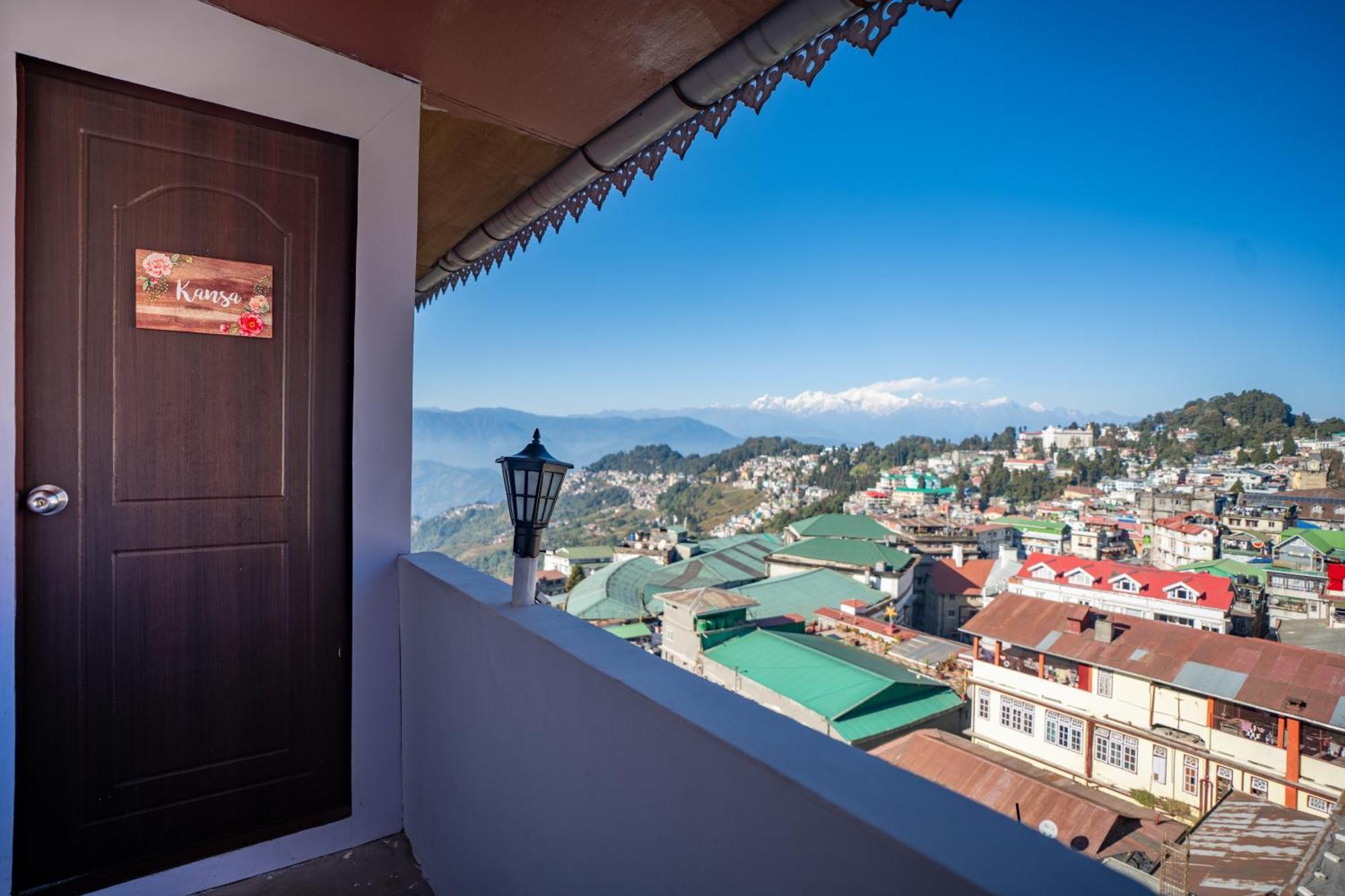 Monratino Himadrie -2 Mins Walk From Mall Road - All Rooms Have Kanchenjunga Mountain View ดาร์จีลิง ภายนอก รูปภาพ