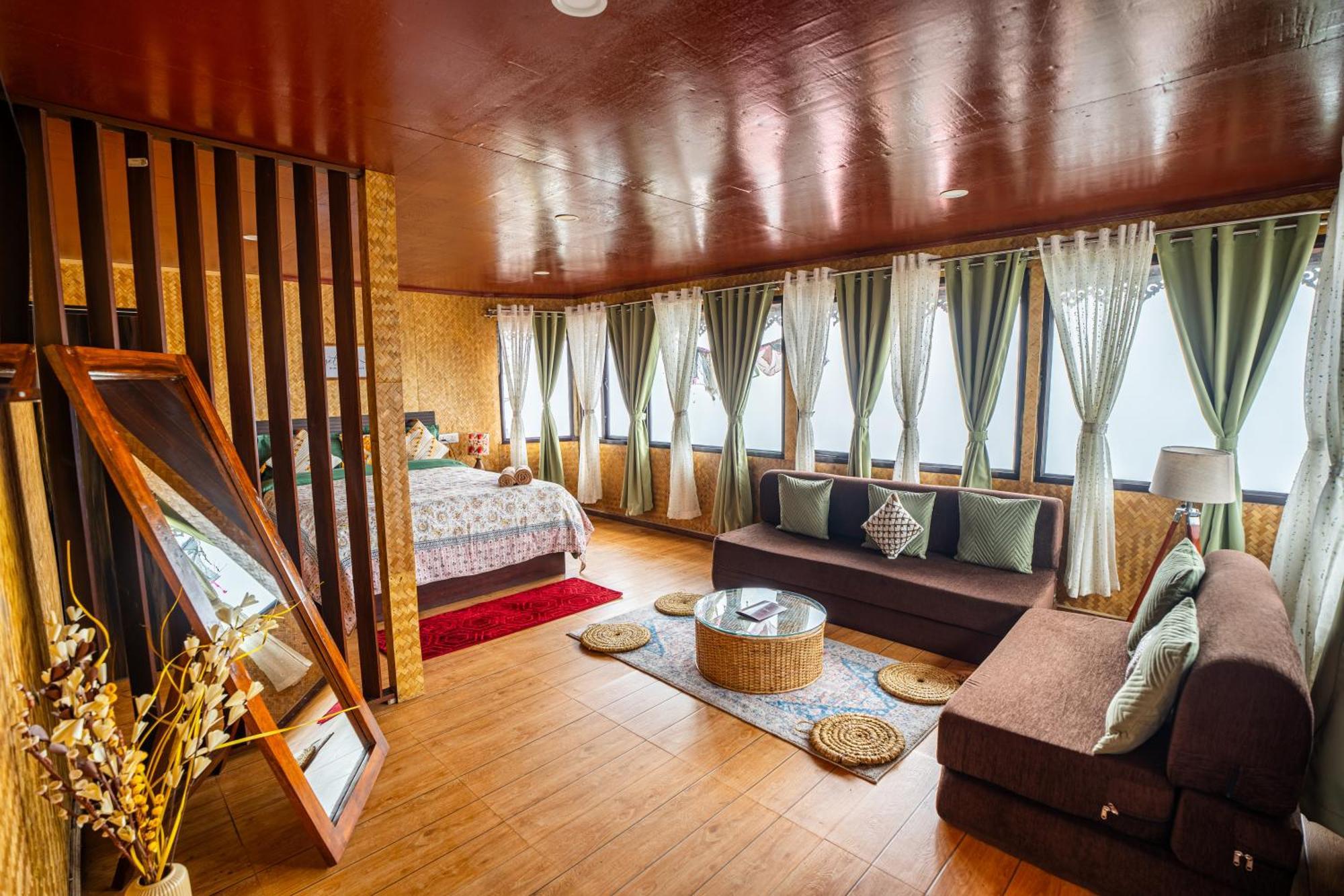 Monratino Himadrie -2 Mins Walk From Mall Road - All Rooms Have Kanchenjunga Mountain View ดาร์จีลิง ภายนอก รูปภาพ