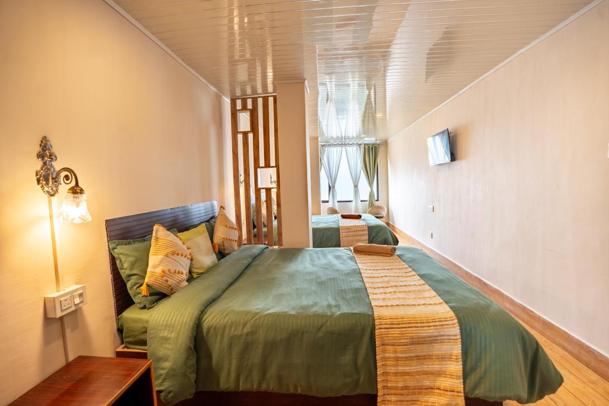 Monratino Himadrie -2 Mins Walk From Mall Road - All Rooms Have Kanchenjunga Mountain View ดาร์จีลิง ภายนอก รูปภาพ
