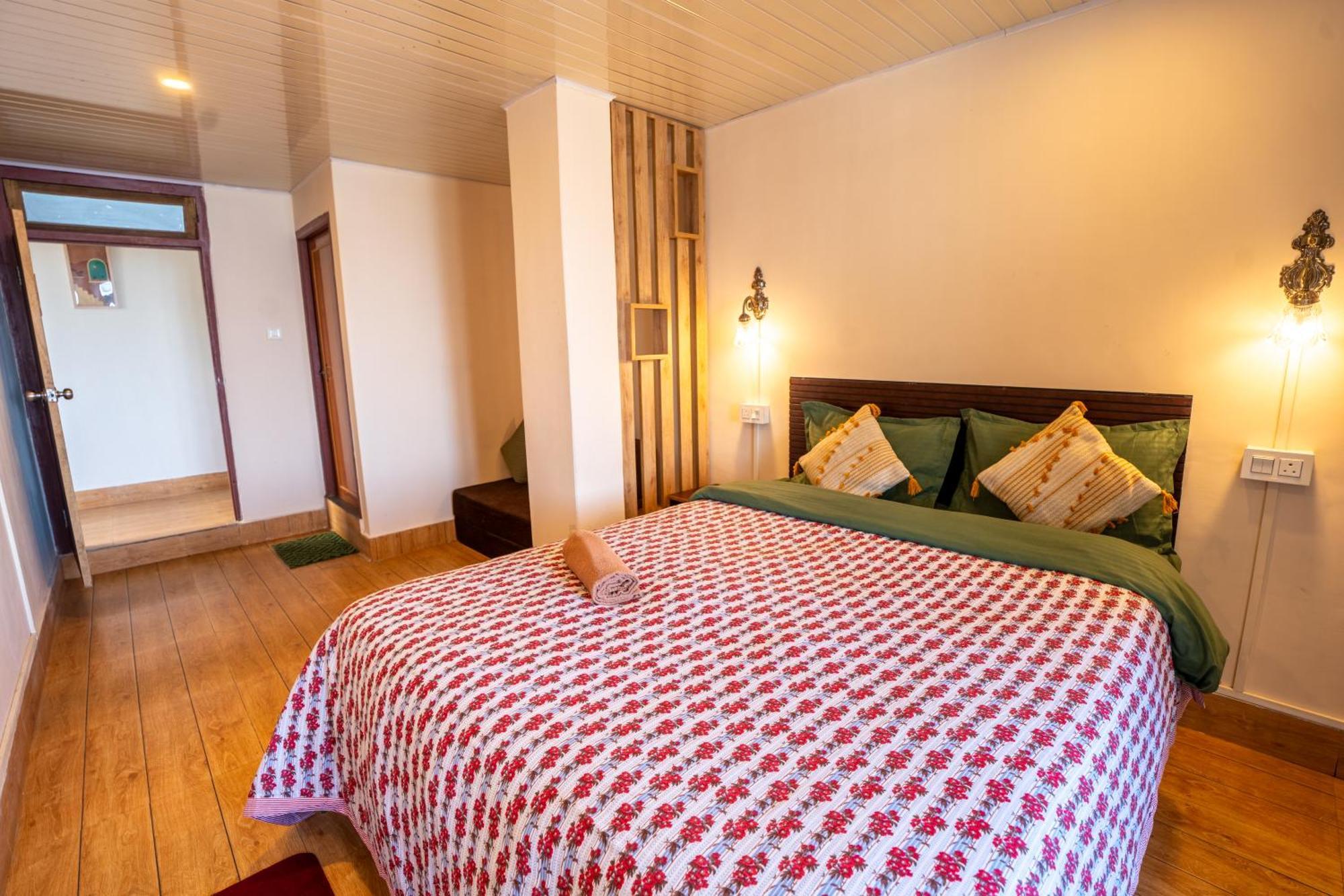 Monratino Himadrie -2 Mins Walk From Mall Road - All Rooms Have Kanchenjunga Mountain View ดาร์จีลิง ภายนอก รูปภาพ