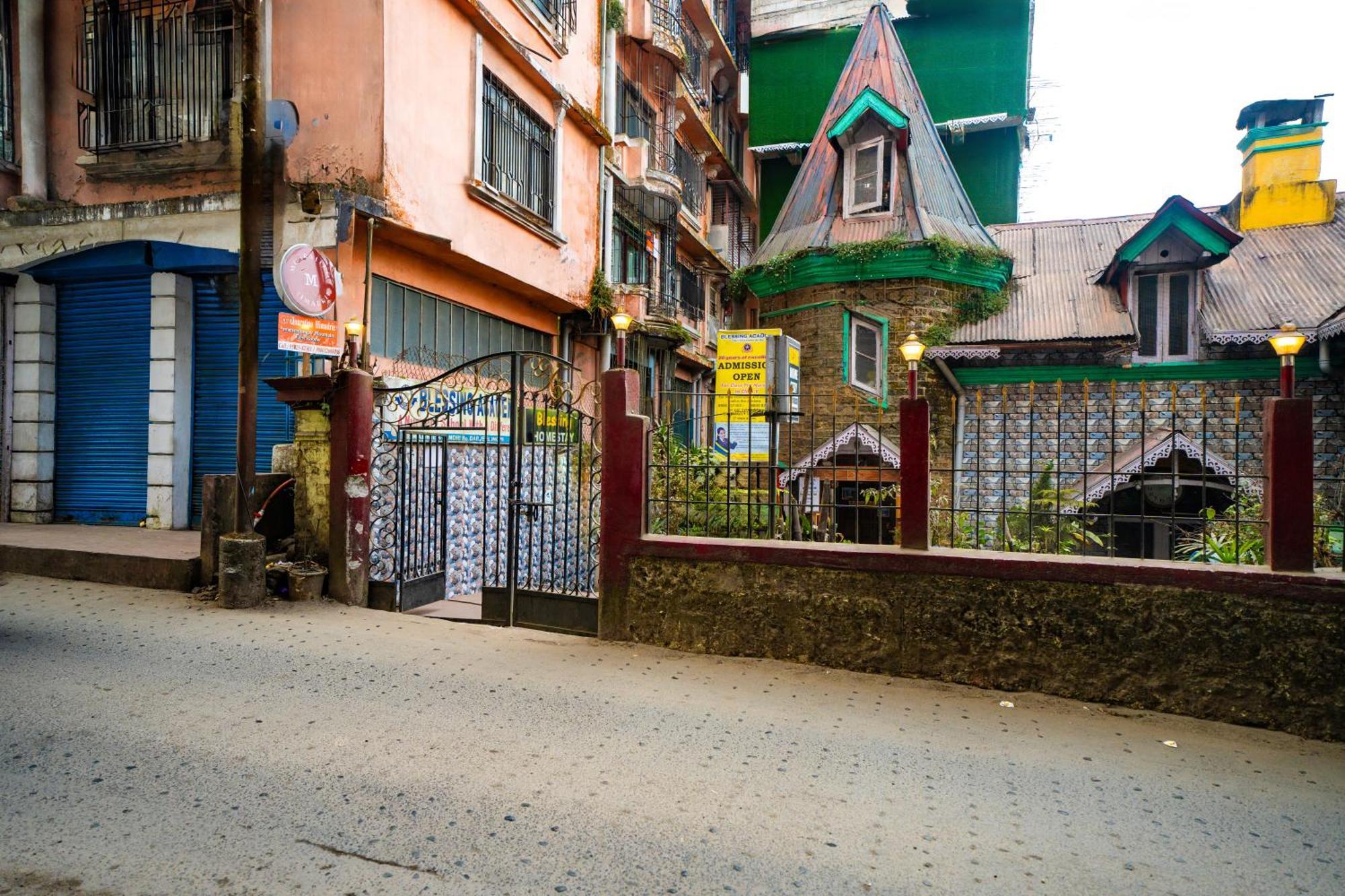 Monratino Himadrie -2 Mins Walk From Mall Road - All Rooms Have Kanchenjunga Mountain View ดาร์จีลิง ภายนอก รูปภาพ