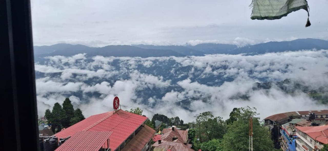Monratino Himadrie -2 Mins Walk From Mall Road - All Rooms Have Kanchenjunga Mountain View ดาร์จีลิง ภายนอก รูปภาพ